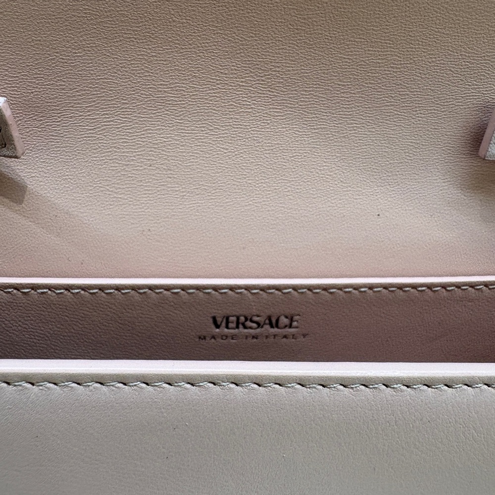 Medusa plaque leather clutch bag - Picture 7 of 10